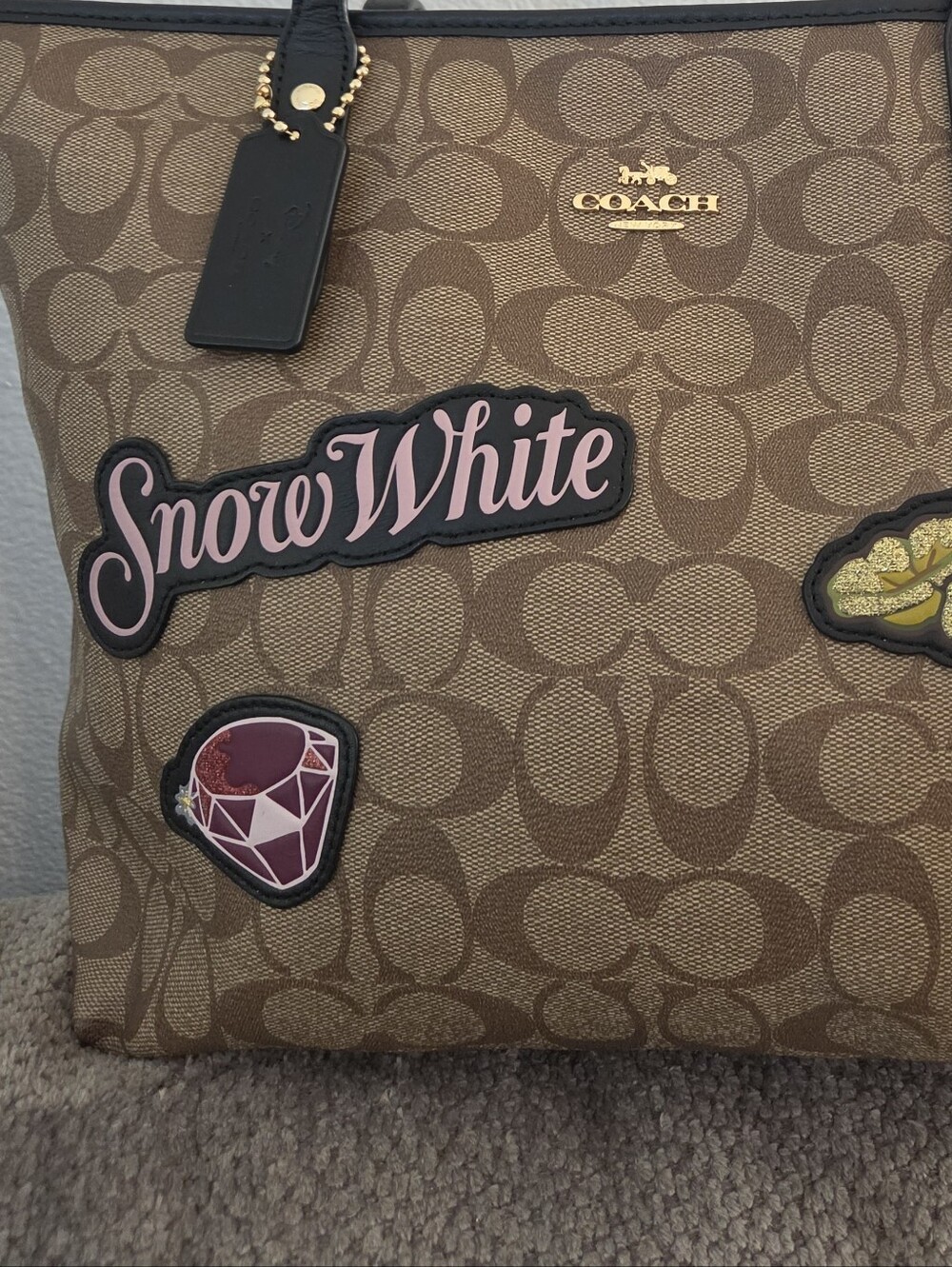 Coach X DISNEY Collab Limited Edition Snow White City Zip Tote Signature Canvas - Picture 5 of 16
